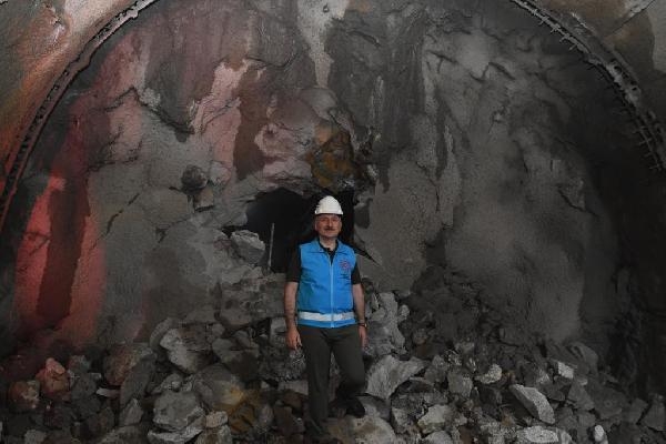 Bakan Karaismailoğlu: Gebze OSB-Darıca Sahil metrosu tünel kazıları 18 ayda bitirildi