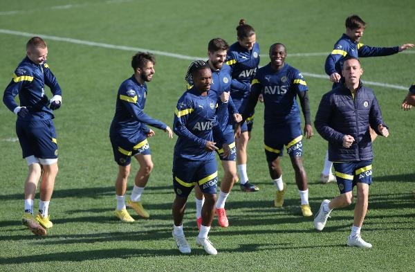 Fenerbahçe’de kupa ve lig hazırlıkları sürüyor 