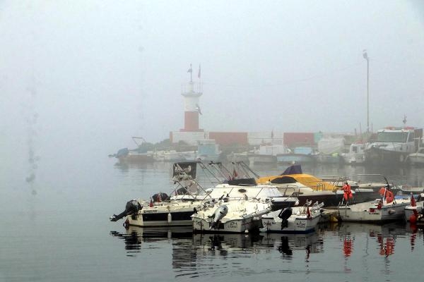 Tekirdağ'da yoğun sis; balıkçılar denize açılamadı