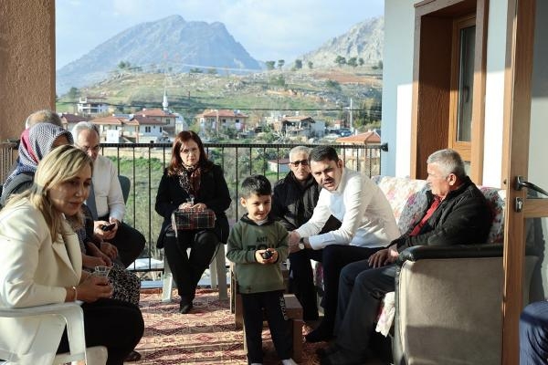 Bakan Kurum, Manavgat'ta afetzedelerin evlerine konuk oldu