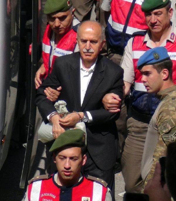 Bursa'daki FETÖ davasında eski vali Harput'a 8 yıl 9 ay hapis 