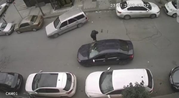 Gaziosmanpaşa'da fark edilen hırsız çaldığı telefonu bırakıp kaçtı  