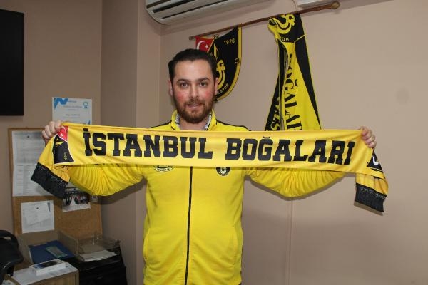 (ÖZEL) Tribünde tek başına takımını destekleyen İstanbulspor taraftarı: Bu tutku, vazgeçemiyorum