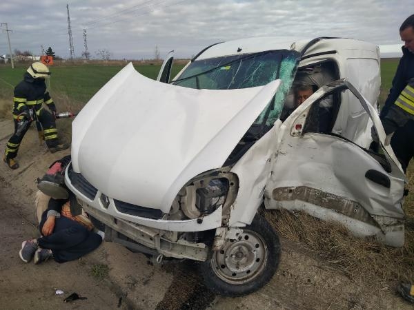 Tekirdağ'da hafif ticari araç ve kamyonet çarpıştı: 4 yaralı 
