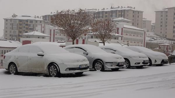Yüksekova'da kar yağışı 