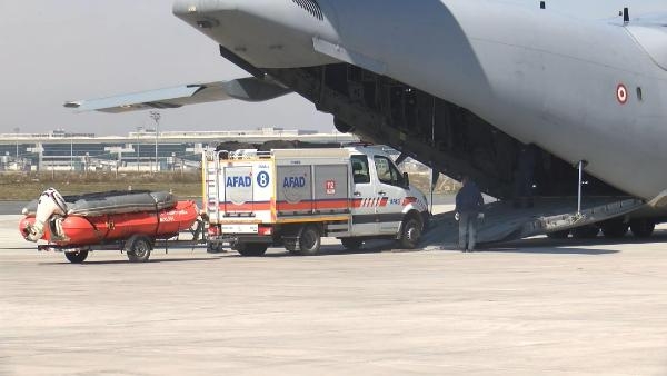 Selin vurduğu deprem bölgesine askeri uçakla yardım gönderildi - 2