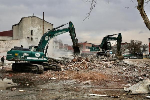 Vali Aydoğdu: Elbistan'da binaların enkazı yüzde 98 seviyesinde kaldırıldı