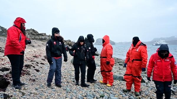 Kutup projeleri birinci olan lise öğrencileri, Antarktika'da