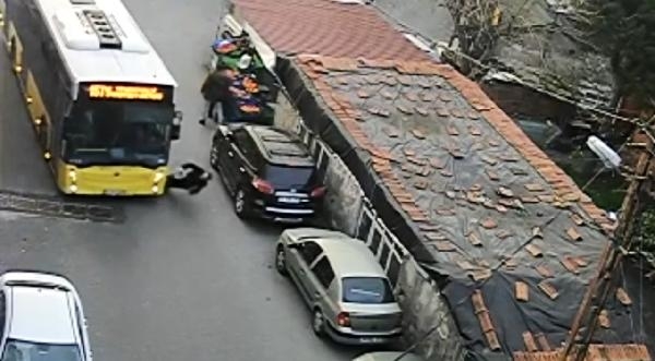 Beykoz'da İETT otobüsünün çarptığı yaya hastaneye götülürken ikinci kaza: 5 yaralı 