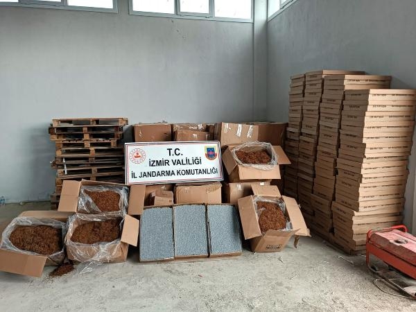 İzmir'de 1,5 ton kaçak tütün ele geçirildi: 3 gözaltı