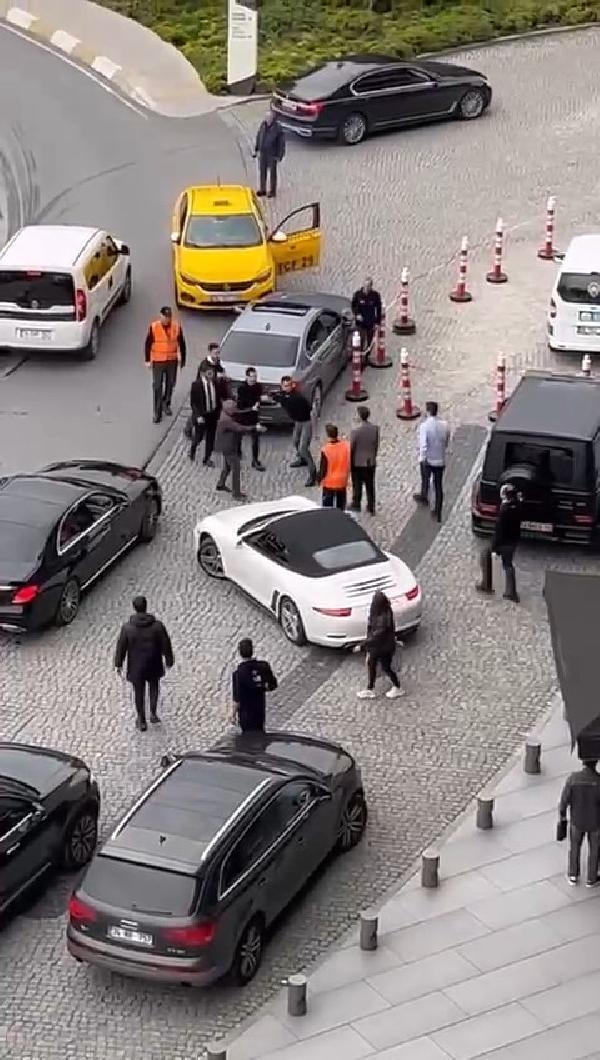 Beşiktaş'ta taksi şoförü ile güvenlik görevlisi arasında ters yön kavgası