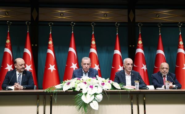 Cumhurbaşkanı Erdoğan: En düşük kamu işçisi ücretini 15 bin liraya çıkarıyoruz