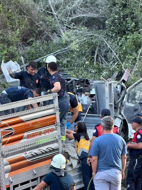 Antalya'da kaza: 2 ölü, 1 yaralı
