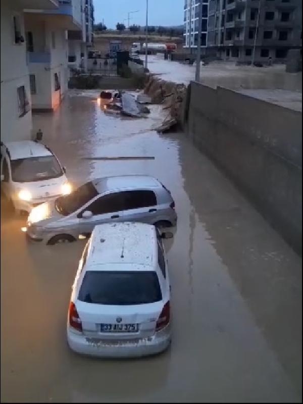 Mersin’de yağmur etkili oldu