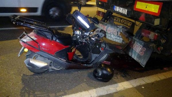 TIR'a çarpan motosikletin sürücüsü öldü