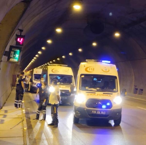 İzmir'deki Bayraklı Tüneli'nde TIR'da yangın (2 Yeniden
