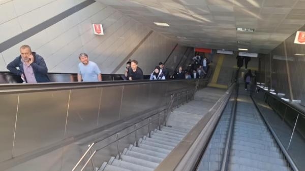 Üsküdar-Çekmeköy metro hattında teknik arıza nedeniyle seferler yapılamıyor