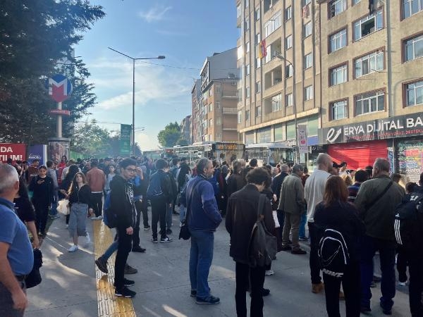 Üsküdar Çekmeköy Metro hattında yaşanan arıza nedeniyle seferler yapılamıyor-2