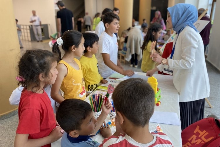 Bursa'da depremzede çocuklara moral