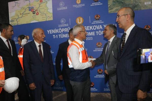 Bakan Uraloğlu: Deprem bölgesinde sıkıntıları giderme konusunda önemli bir aşamaya geldik (2)
