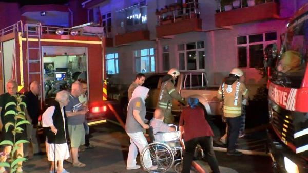  Sarıyer İzzet Baysal Huzurevi'nde yangın: 1 kişi dumandan etkilendi (GENİŞ)