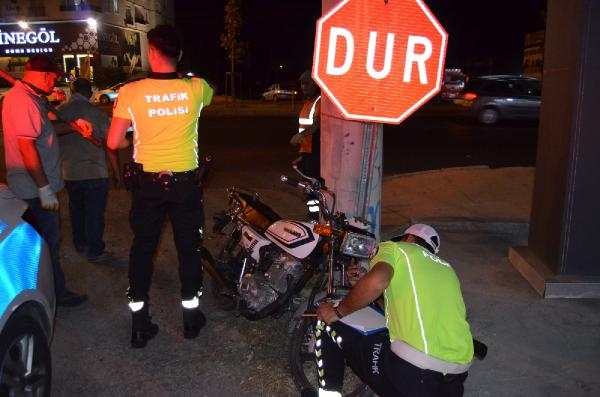 TIR'a arkadan çarpan motosikletin sürücüsü öldü, arkadaşı yaralandı