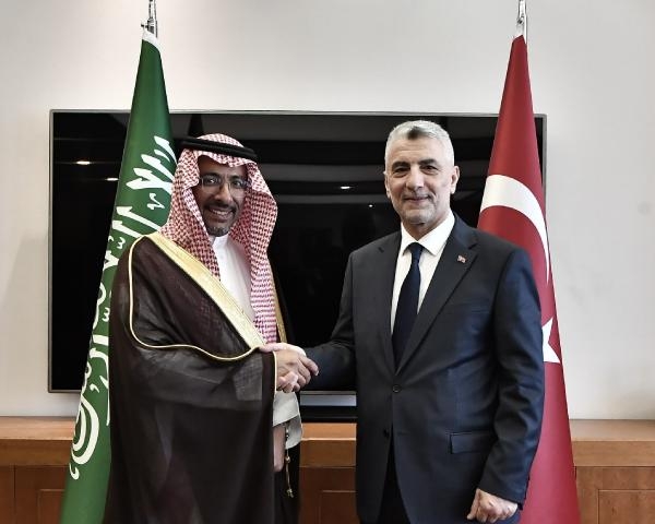 Bakan Bolat, Suudi Arabistan Sanayi ve Maden Kaynakları Bakanı ile görüştü