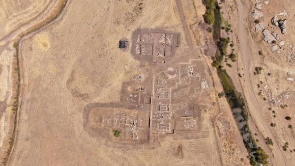 Çayönü Tepesi'nde ilk Tunç Çağı'na ait 5 mezar daha bulundu