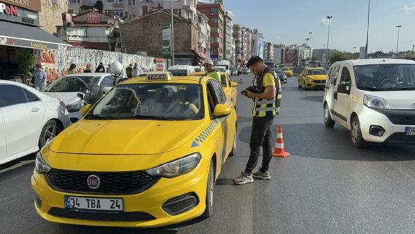  Kadıköy'de sivil trafik ekiplerinden taksilere denetim 