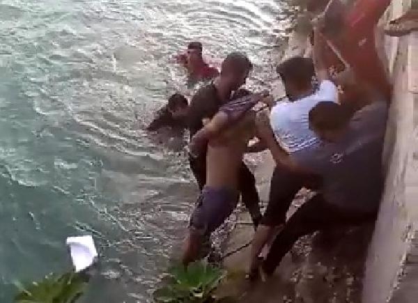 Sulama kanalında boğulma tehlikesi geçiren genci vatandaşlar kurtardı