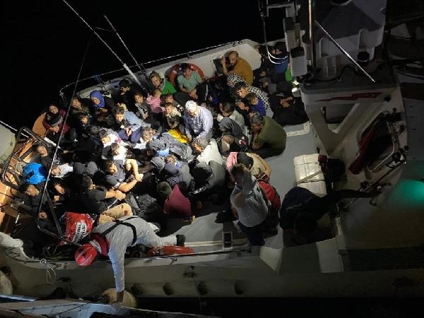 Kuşadası açıklarında 112 kaçak göçmen yakalandı 