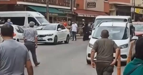 Sultanbeyli'de yeğenlerinin bulunduğı otomobile kurşun yağdırdı