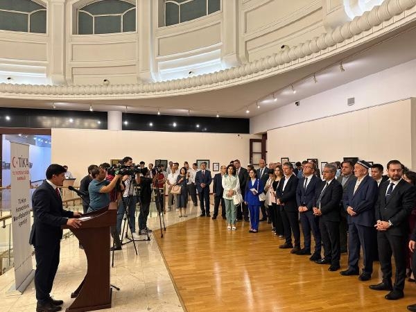 Hat Eserleri Sergisi, Özbekistan ile yurt dışına açıldı