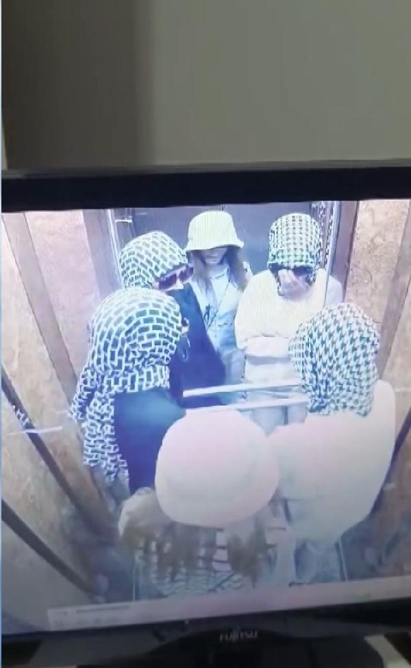 Başakşehir'de sitedeki dairelere giren hırsızlar kamerada