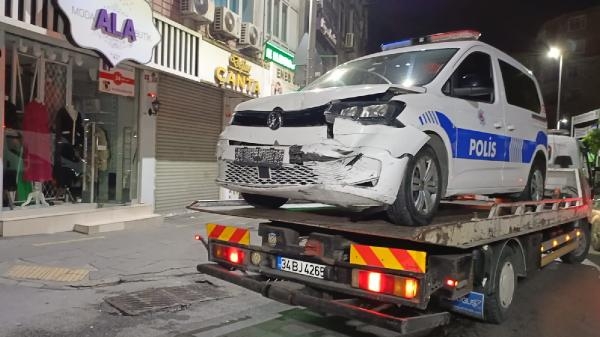 Bahçelievler'de, 'dur' ihtarına uymayan şüphelileri takip eden polis aracı kaza yaptı: 2 polis yaralı