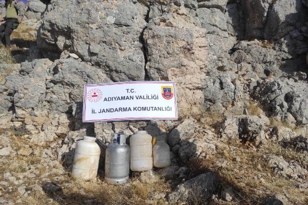 Adıyaman'da, PKK'lı teröristlere ait yaşam malzemesi ele geçirildi