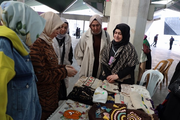 Konyalı kadınlar KOMEK pazarında buluştu